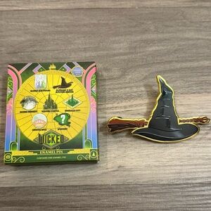 Universal Studios Wicked Elphaba’s Hat and Flying Broom Pin